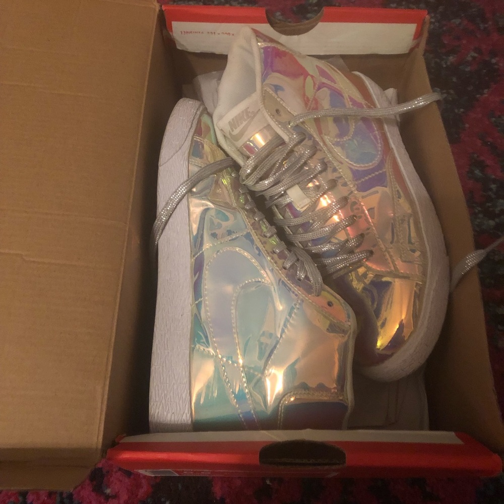Nike women’s blazer hologram